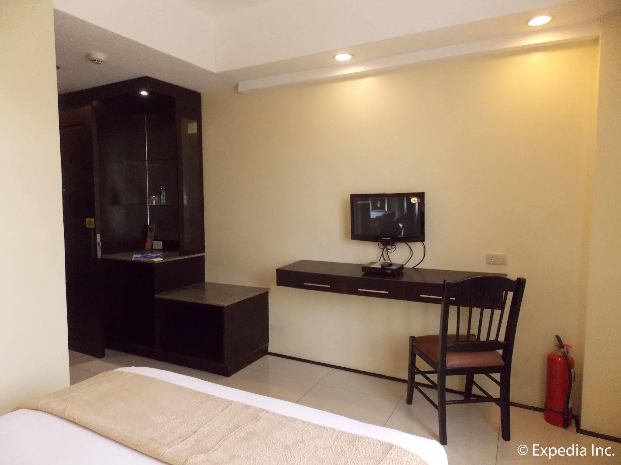 M Citi Suites Cebu Bagian luar foto